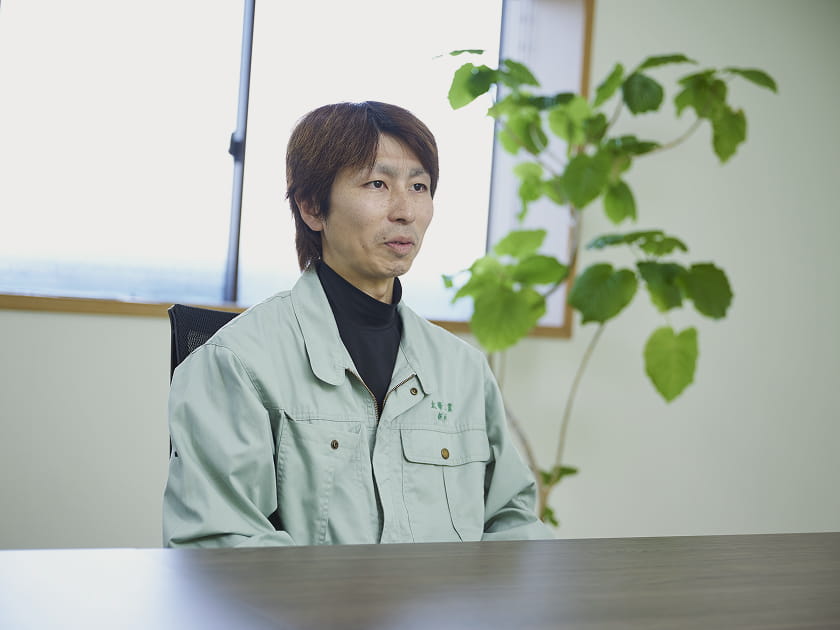 新村 佳太 コイルセンター事業部 製造課　班長 2012年入社（新卒入社）